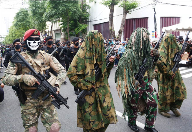 DUKUNGAN TNI AL: Navy Day di Tunjungan Romansa untuk mendukung kemajuan Surabaya dan Jatim. | Foto: Barometerjatim.com/IST