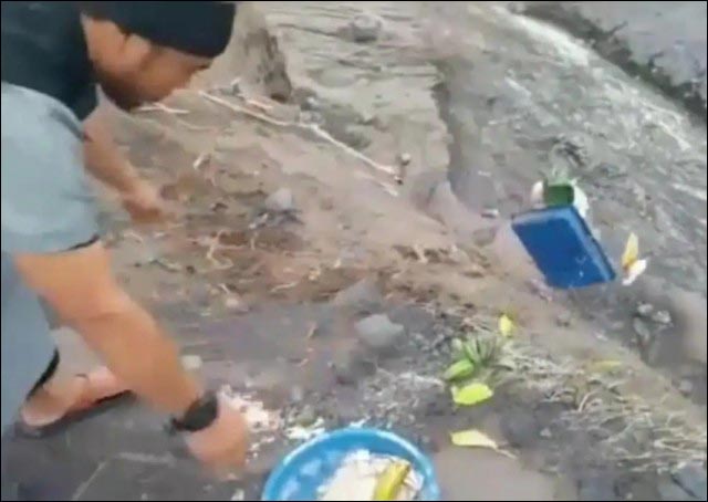 VIRAL: Video pria penendang sesajen di Gunung Semeru yang sempat viral, akhirnya ditangkap polisi. | Foto: IST