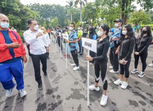 MOTIVASI: Eri Cahyadi motivasi atlet Surabaya yang akan berlaga di Porprov Jatim 2022. | Foto: Barometerjatim/IST