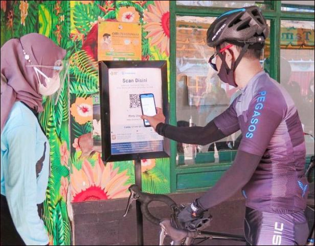 PEDULI LINDUNGI: Covid-19 di Surabaya naik, terapkan kebijakan PeduliLindungi di seluruh sektor. | Foto: Barometerjatim.com/IST