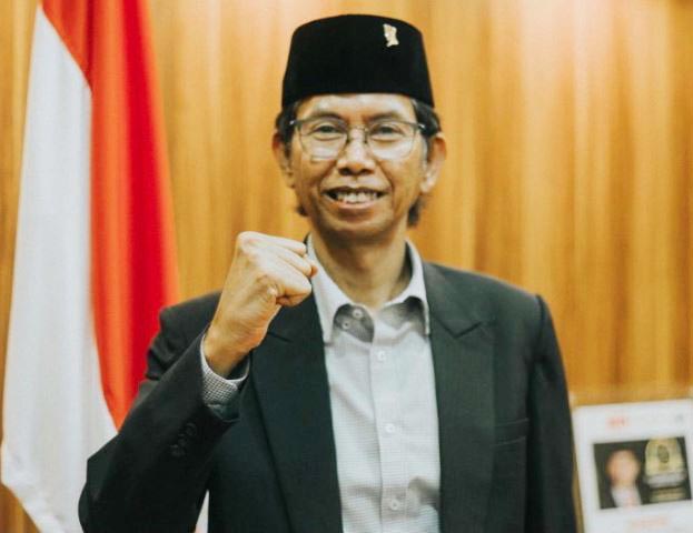 LUWES: Adi Sutarwijono, ketua DPRD Surabaya yang dekat dengan berbagai kalangan. | Foto: Barometerjatim.com/IST