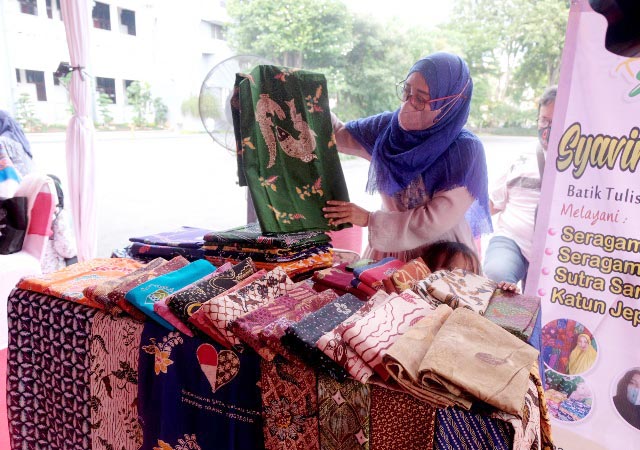 KUALITAS PRODUK: UMKM Surabaya diminta memperhatikan harga maupun kualitas produk. | Foto: Humas Pemkot Surabaya