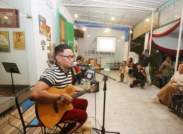 MERDEKA: Andre Hehanusa, dukung pembuatan buku dan film Bung Karno Lahir di Surabaya. | Foto: Barometerjatim.com/IST