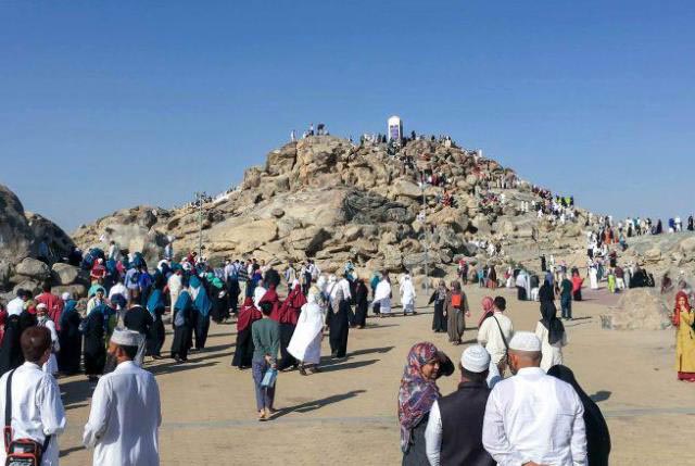 TITIK BERTEMU: Jabal Rahmah, konon di sinilah tempat bertemuanya Nabi Adam dan Hawa usai terusir dari surga. | Foto: Umma/IST