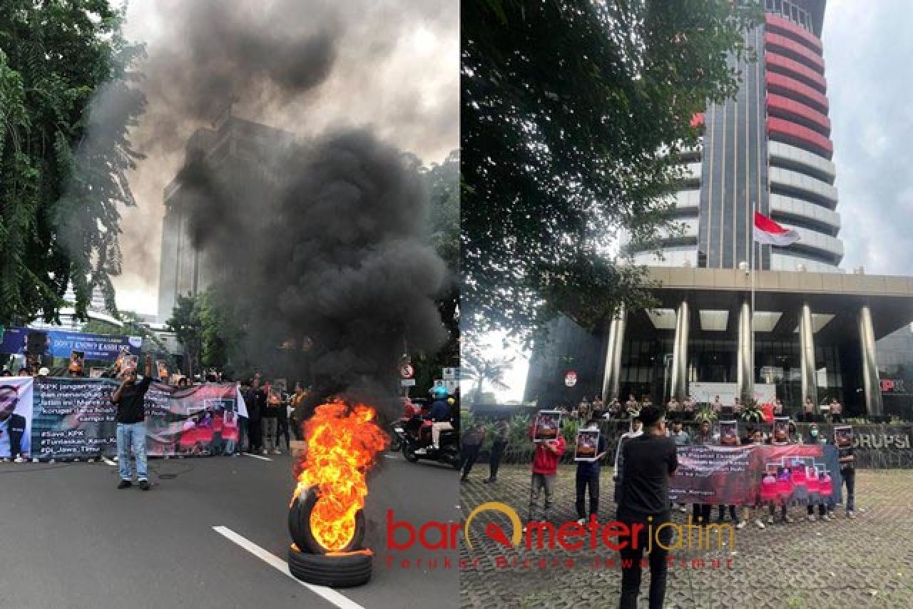 USUT TUNTAS: Jaka Jatim saat gelar aksi di depan Grahadi dan Gedung KPK. | Foto: Barometerjatim.com/DOK