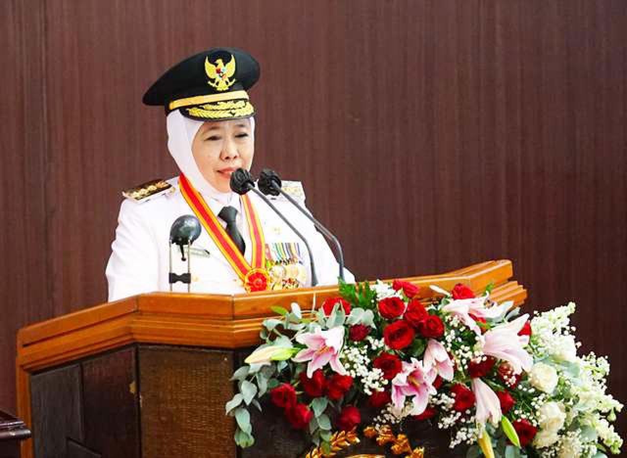VISI-MISI 2025-2030: Khofifah paparkan visi-misi dalam rapat paripurna DPRD Jatim. | Foto: IST