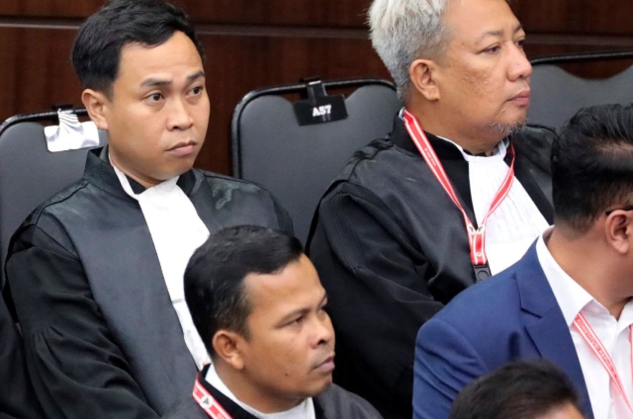 DITOLAK: Kuasa Hukum Pemohon, Triwiyono Susilo (kiri) hadir pada sidang putusan dismissal. | Foto: MK