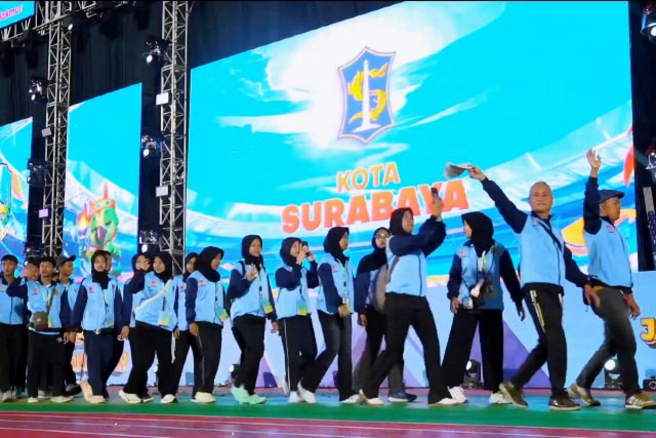 JUARA UMUM: Kontingan Kota Surabaya juara umum Porprov Jatim 2025. | Foto: Barometerjatim.com/HPS