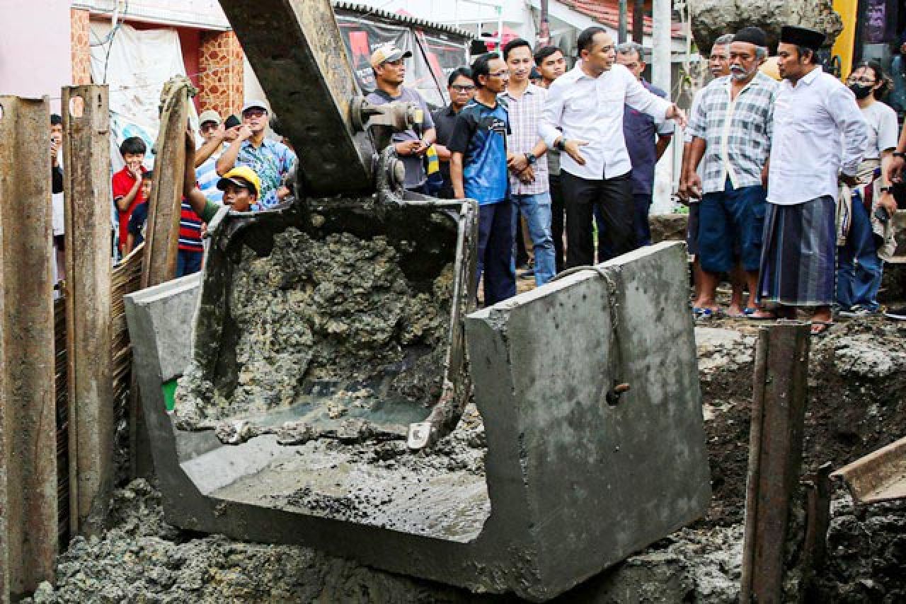 GOTONG ROYONG: Kampung Pancasila utamakan gotong-royong dan saling membantu. | Foto: Humas Pemkot Surabaya