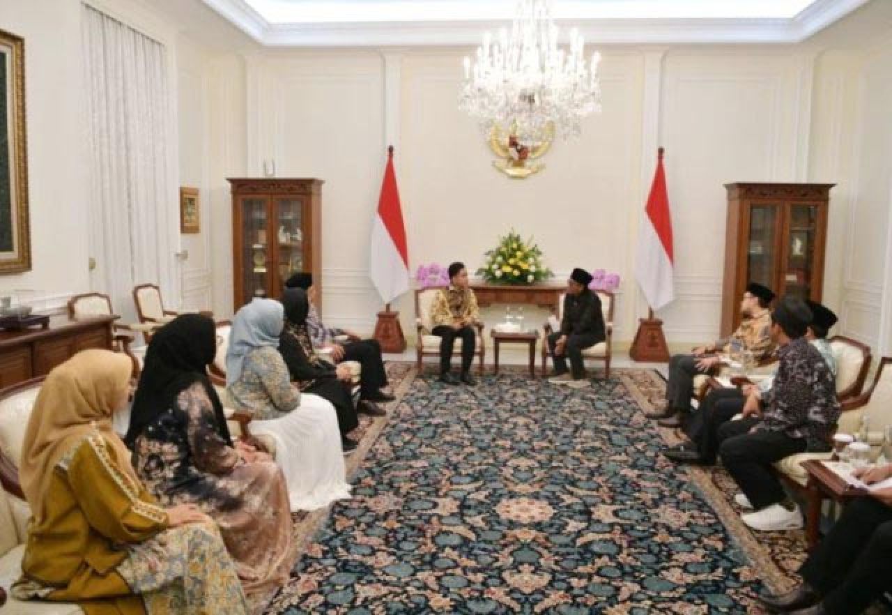 BINCANG PESANTREN: Wapres Gibran menerima silaturahim pengurus Gernas Ayo Mondok. | Foto: Setwapres