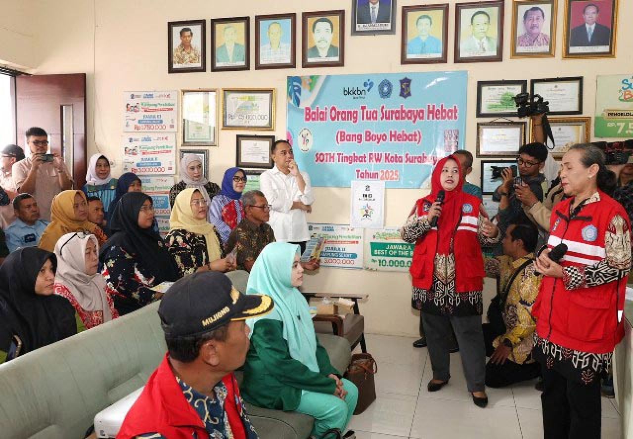 TINJAU PENYULUHAN: Wali Kota Eri Cahyadi meninjau penyuluhan 