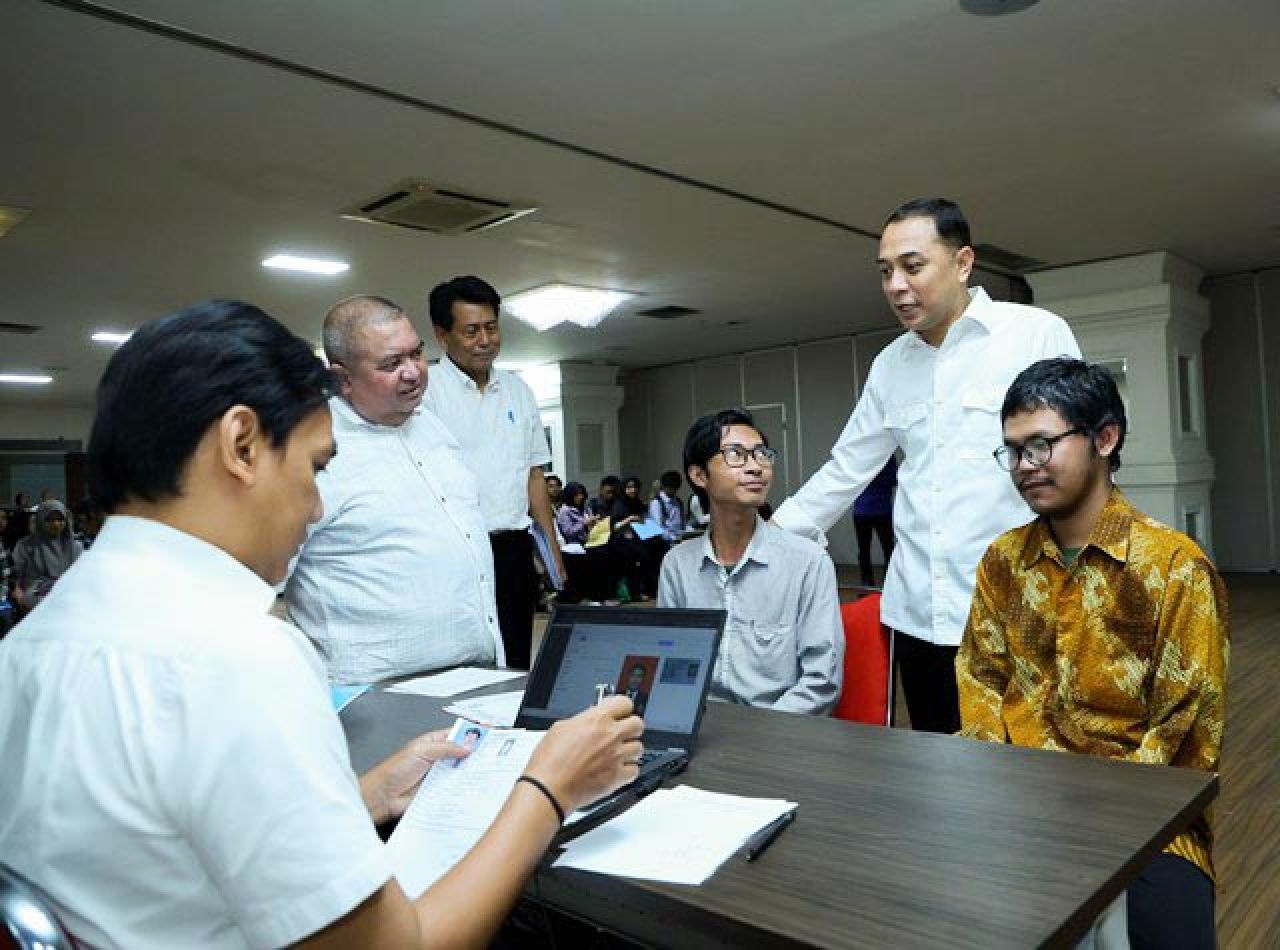 SESUAI FISKAL: Eri Cahyadi, beasiswa disesuaikan fiskal daerah dan kebutuhan penerima. | Foto: Humas Pemkot Suraaya 