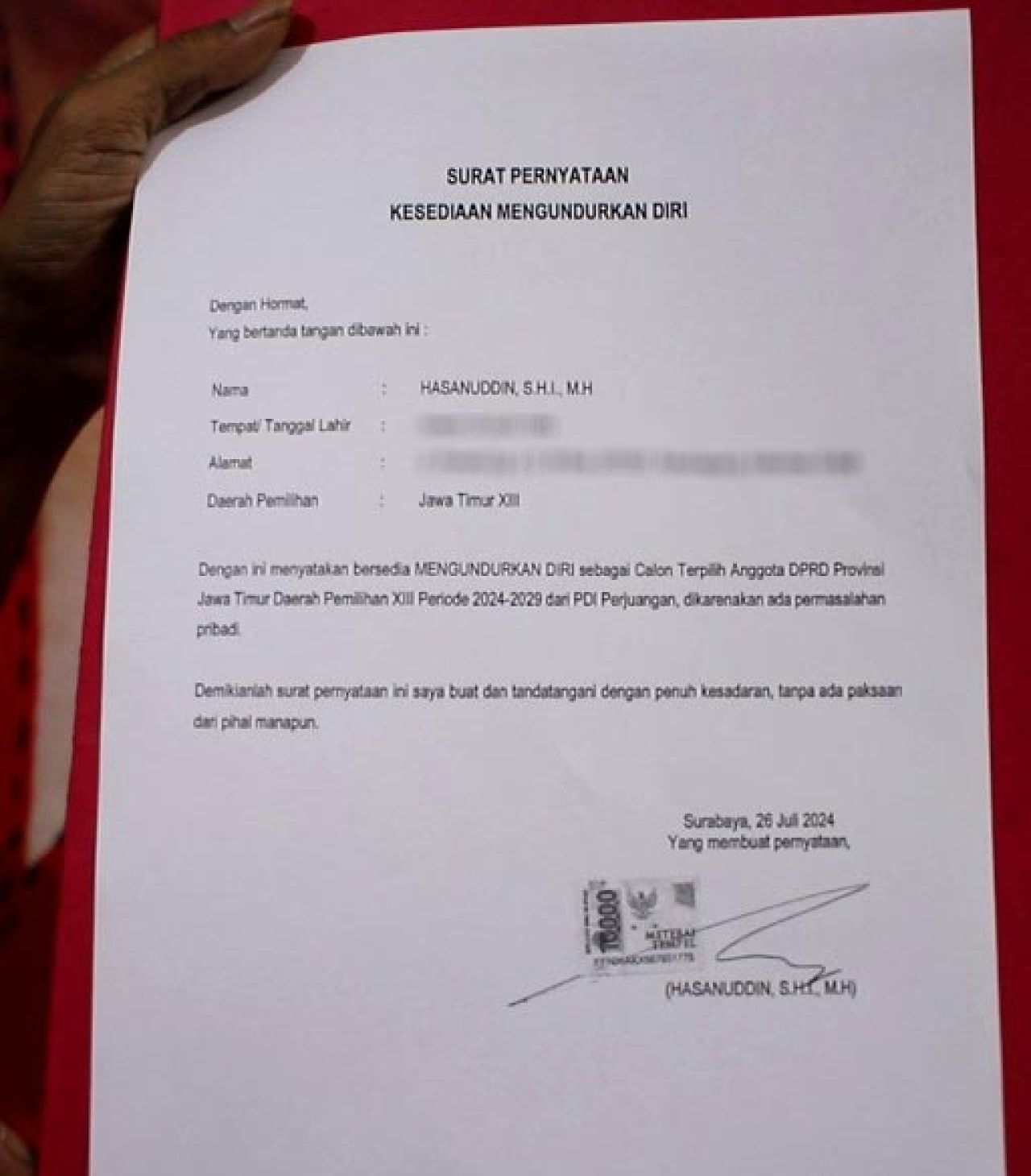 MUNDUR SEJAK TERSANGKA: Surat pengunduran diri Hasanuddin yang diteken pada 26 Juli 2024. | Foto: Barometerjatim.com/RQ