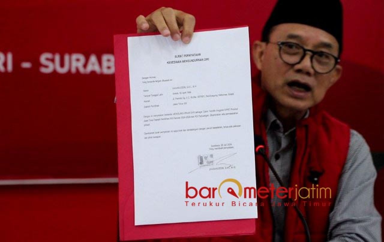 UNDUR DIRI: Budi Sulistyono umumkan Hasanuddin mundur dari anggota DPRD Jatim. | Foto: Barometerjatim.com/RQ