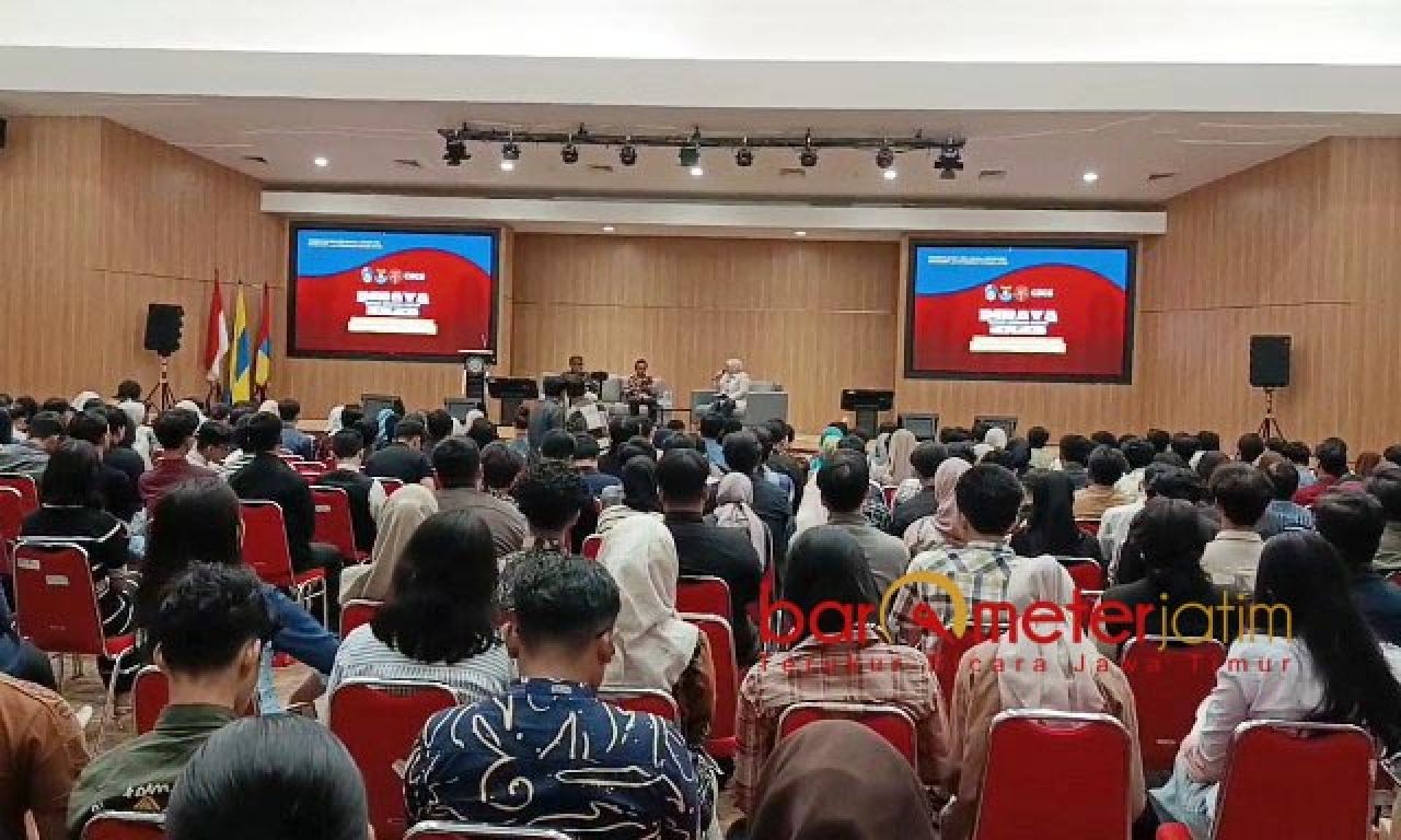 ANTUSIAS: Suasana Diskusi Bersama Rakyat (Diraya) di Unair Surabaya dijubeli peserta. | Foto: Barometerjatim.com/BKT