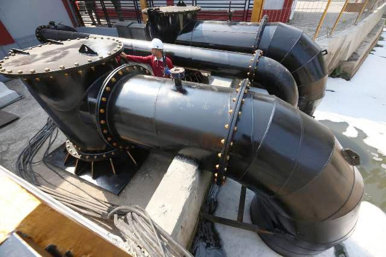 DIPERKUAT: Sistem pompa air diperkuat agar Surabaya bebas dari banjir dan genangan. | Foto: Humas