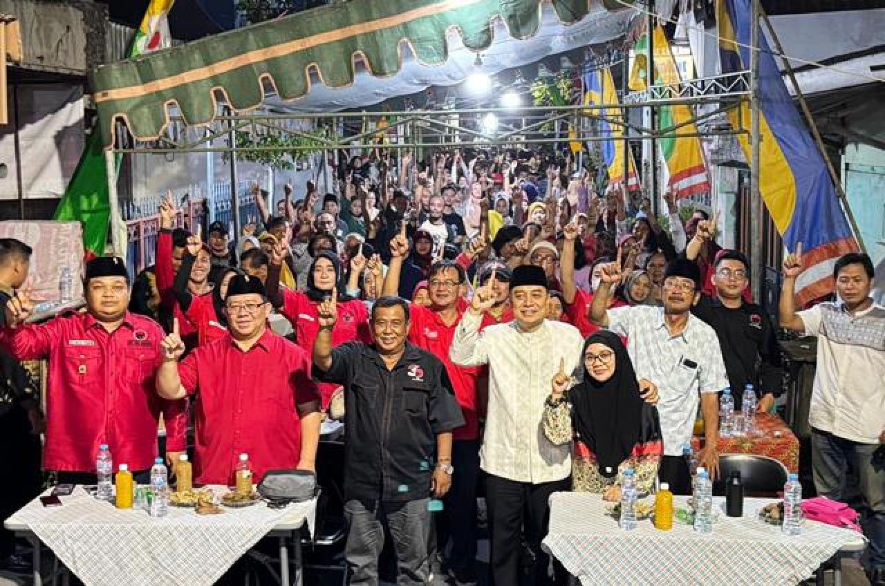 DUA PERIODE: Warga semakin deras mendukung Eri Cahyadi kembali pimpin Surabaya. | Foto: IST