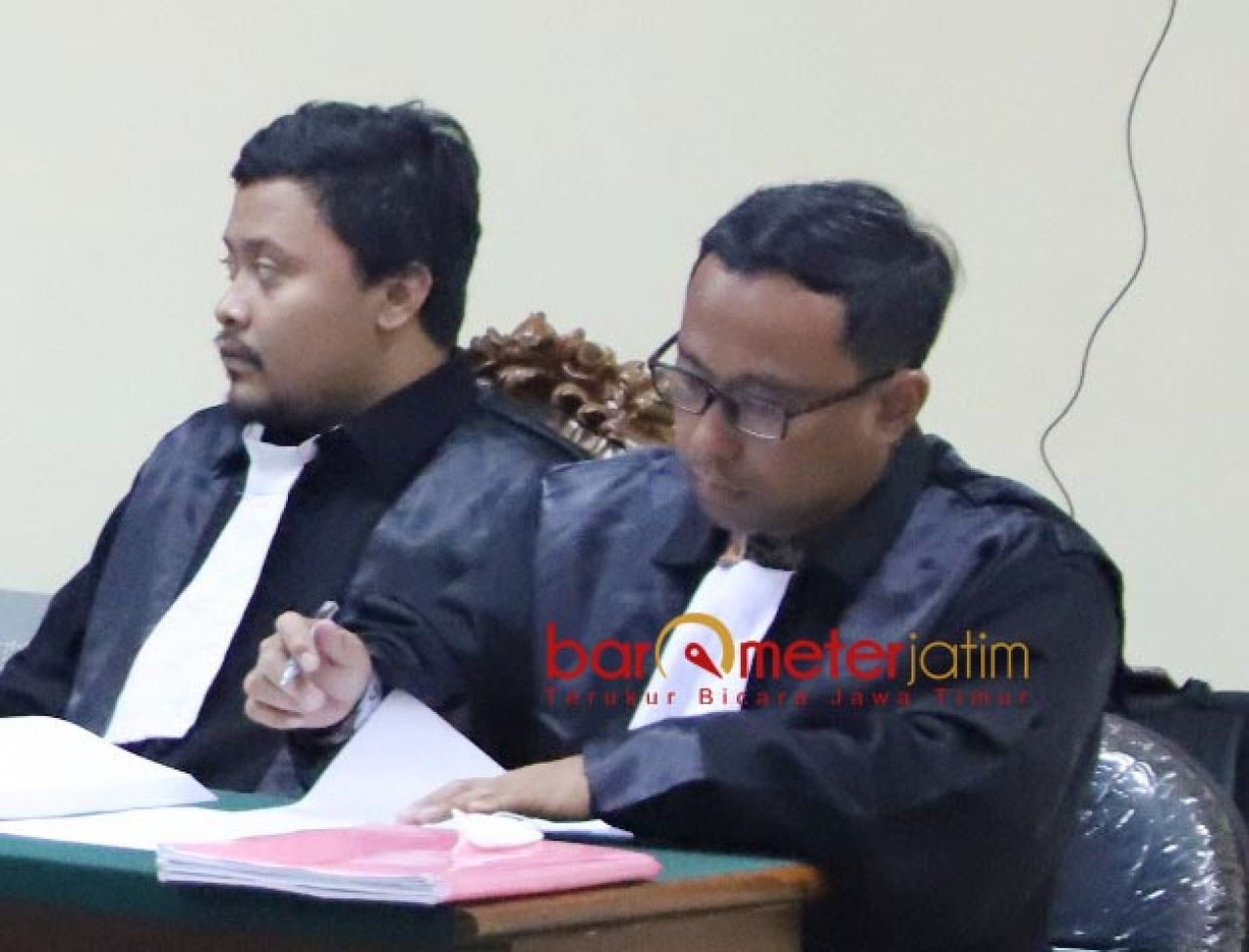 UNGKAP: Marthin Stiabudi (kanan), proses hibah libatkan banyak pihak dan harus diungkap. | Foto: Barometerjatim.com/DOK