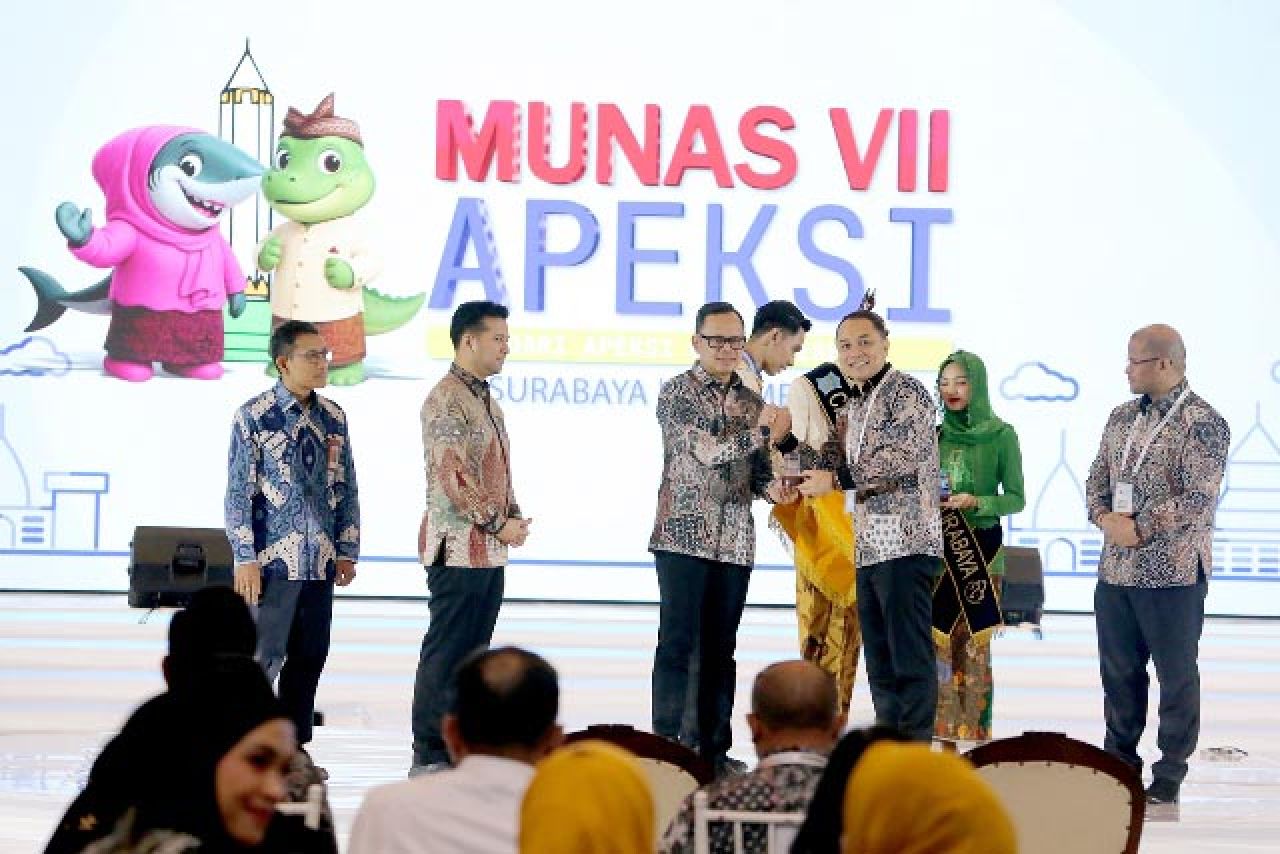 SEJALAN: Bima Arya di Munas Apeksi, banyak inovasi daerah sejalan dengan program nasional. | Foto: Humas 