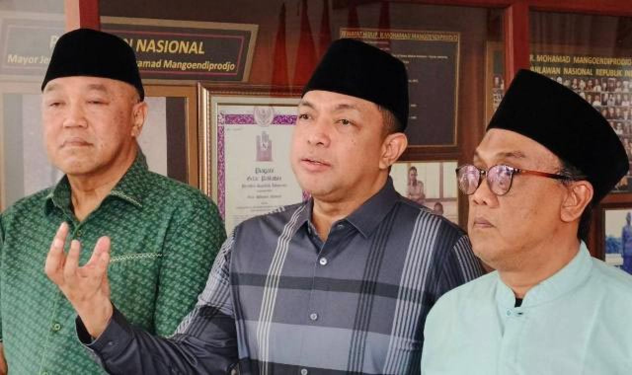 PESANTREN-BUDAYA: Gus Hans (tengah), hubungan antara pesantren dan budaya sangat kuat di Ponorogo. | Foto: IST