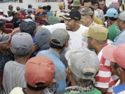 Wow Bupati Fauzi! Kucurkan Rp 1,2 Miliar Bantu Iuran BPJS Tukang Becak hingga Kuli Bangunan