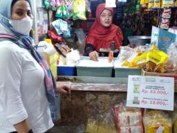 Pemprov Jatim Tepis Anggapan Operasi Pasar Turunkan Omzet Pedagang: Justru Mereka Dilibatkan!