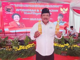 Cerdik! Bupati Nganjuk Hadiri Istighotsah PDIP Jatim sambil Promosi Beras Kencur Produk UMKM