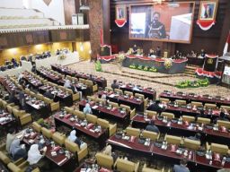 DPRD Jatim Gelar Paripurna Perdana Pasca OTT KPK, Puluhan Kursi Anggota Dewan Kosong!