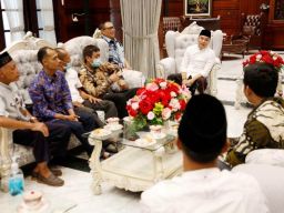 Terganggu Suara Musik Kelab Malam, 3 Ketua RT di Surabaya Kembalikan Stempel ke Eri Cahyadi