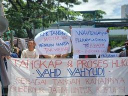 Demo! Jaka Jatim Minta KPK Terbuka soal Sitaan Emas Batangan, 2 Berlian, dan Cek Rp 36 M di Rumah Plt Kadindik Jatim