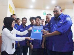 Geruduk PTUN Surabaya, Pengurus Demokrat Jatim Minta MA Tolak PK Moeldoko!