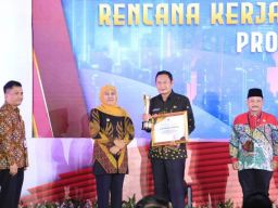 Megilan! Lamongan Raih Penghargaan Pembangunan Daerah Terbaik I Jatim 2023