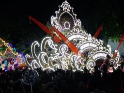 Ribuan Warga Sumenep Tumpah Ruah Nikmati Parade Musik Tong-Tong, Bupati Fauzi: Ini Kebanggaan, Harus Dilestarikan!