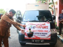 Uji Coba Pasar Luar Negeri, Bupati Fauzi Ekspor 12 Makanan Tradisional Produk UMKM Sumenep Ke Malaysia