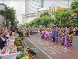 Surabaya Cross Culture International Folk Art Festival Satukan Budaya 8 Negara dan 9 Daerah Indonesia