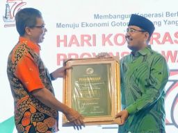 Diganjar Penghargaan Tokoh Penggerak Ekonomi UMKM dan Koperasi, Anwar Sadad: Saya Merasa Sangat Terhormat!