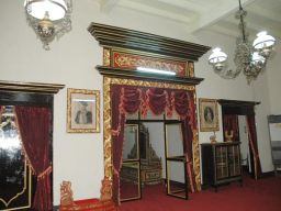 Wisata Keraton Sumenep Digandrungi Pelancong: Ada Kereta Berusia 1000 Tahun hingga Al Qur'an Ditulis Dalam Semalam