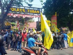 Ratusan Aktivis PMII Demo Polres Tuban, Kapolres Minta Maaf: Tegaskan 5 Anak Buahnya Sudah Disanksi!
