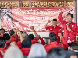 Gencar Sosialisasikan Ganjar, Kader PDIP Surabaya Tiada Hari Tanpa Turun ke Akar Rumput!