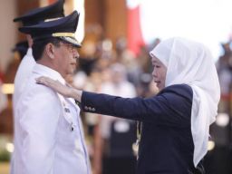 Orang Miskin di Jatim Capai 4,1 Juta, Khofifah Minta Pj Bupati dan Wali Kota Tangani Kemiskinan Ekstrem!