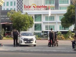 Cari Dokumen Proyek Rp 151 M! Tak Berhenti di Rumdis Bupati, KPK Lanjut Geledah Gedung 7 Lantai Pemkab Lamongan