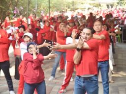 Hapus Sekat Sekolah Negeri dan Swasta, Kepala SMP se-Surabaya Senam Bareng di Kebun Raya Mangrove
