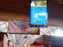 Tekan Inflasi! 5 Pasar di Surabaya Dipasangi Layar Monitor Harga Bahan Pokok