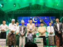 Maulid Nabi Bareng Lautan Jamaah Gus Iqdam, Wabup Rahmat Santoso Terngiang Tausiyah Gus Kautsar!