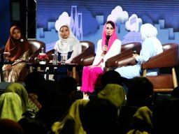 Arumi Bachsin Sebut Perempuan Rentan Jadi Korban Pinjol Ilegal dan Investasi Bodong, Solusinya?