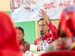 PDIP Surabaya Gaungkan Salam 3 Jari di Akar Rumput: Jangan Golput, Coblos Ganjar-Mahfud!