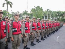 Eri Cahyadi Perangi Prostitusi dan Miras Ilegal, Satpol PP Surabaya Gelar Operasi Besar-besaran!