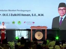 Zulhas Jadikan Shalat Candaan Pilpres, Kubu Amin Bereaksi Keras: Tidak Lucu, Muslim Bisa Tersinggung!