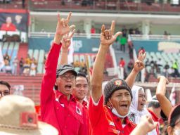 Kampanye Akbar di Sidoarjo, Ribuan Kader Banteng Surabaya Antusias Ketemu Ganjar!
