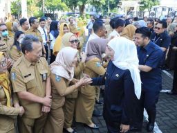 5 Tahun Pimpin Jatim Khofifah Tinggalkan 4,18 Juta Orang Miskin dan 1,17 Pengangguran, Gini Mau 2 Periode?